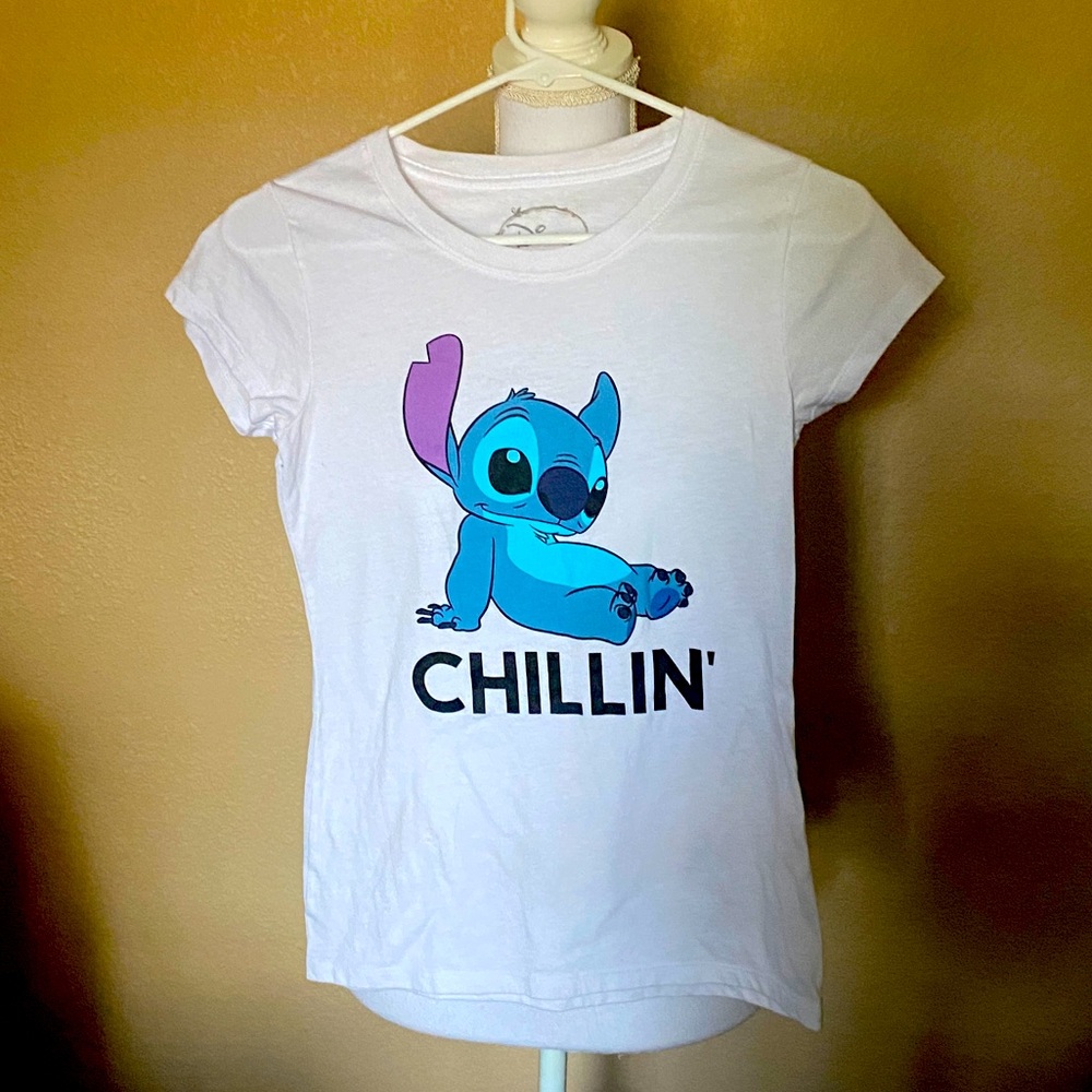 Disney stitch “chillin” womens small short sleeve shirt